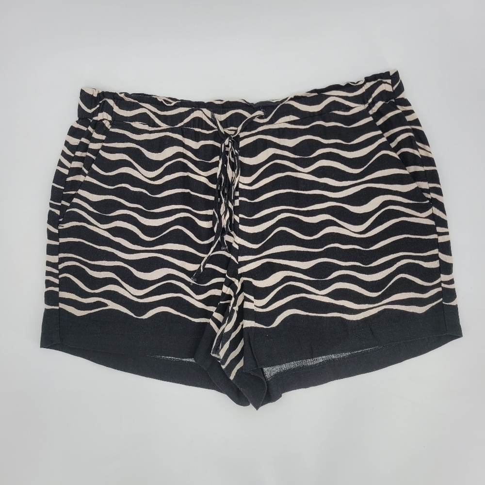 Loft Black And Wite Zebra Print Pull On Shorts With Pockets